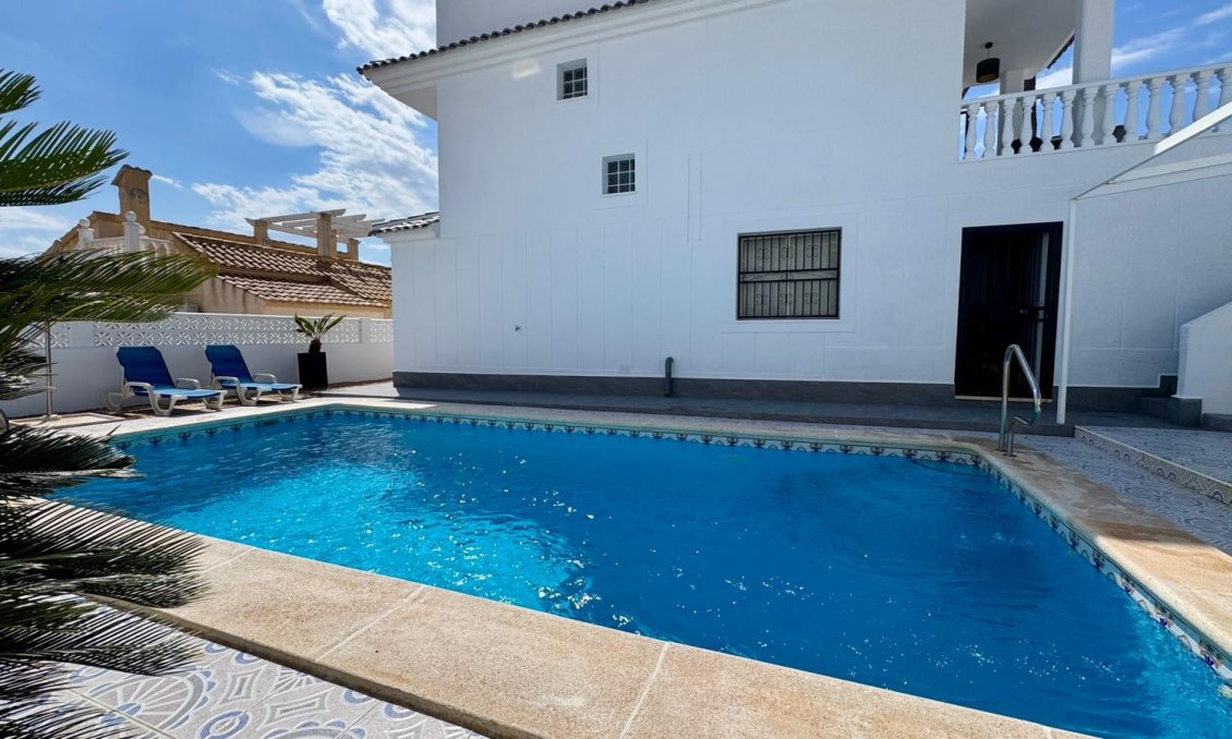 Segunda mano - Villa -
Torrevieja - Costa Blanca