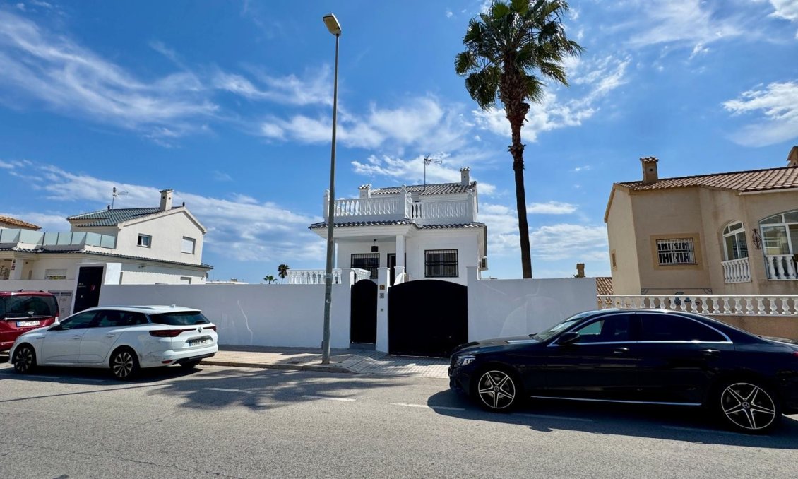 Segunda mano - Villa -
Torrevieja - Costa Blanca