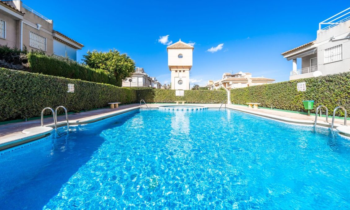 Wiederverkauf - Duplex -
Torrevieja - Costa Blanca