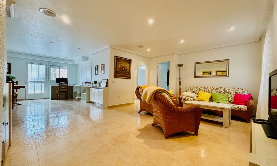 Segunda mano - Villa -
Orihuela - Inland