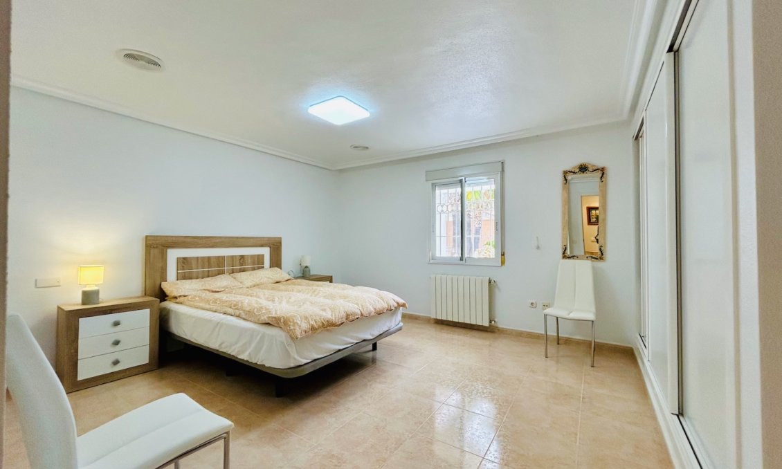 Segunda mano - Villa -
Orihuela - Inland