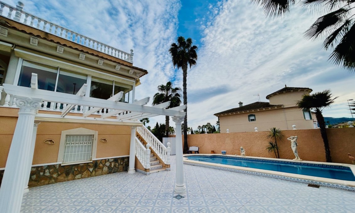 Segunda mano - Villa -
Orihuela - Inland