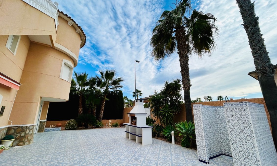 Segunda mano - Villa -
Orihuela - Inland