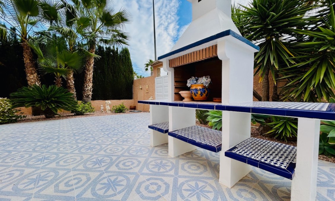 Segunda mano - Villa -
Orihuela - Inland