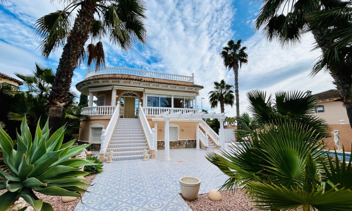 Segunda mano - Villa -
Orihuela - Inland