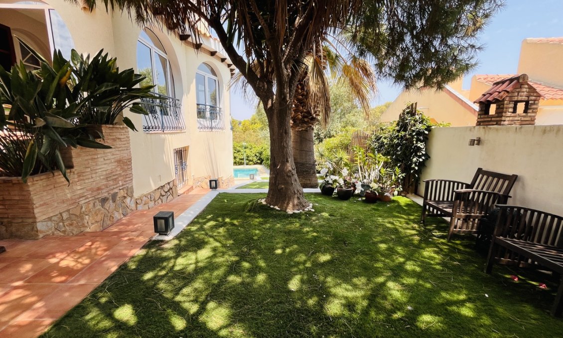 Wiederverkauf - Villa -
La Zenia - Costa Blanca