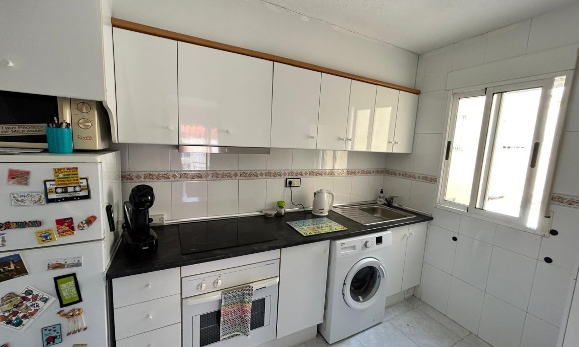 Segunda mano - Bungalow -
Torrevieja - La Siesta