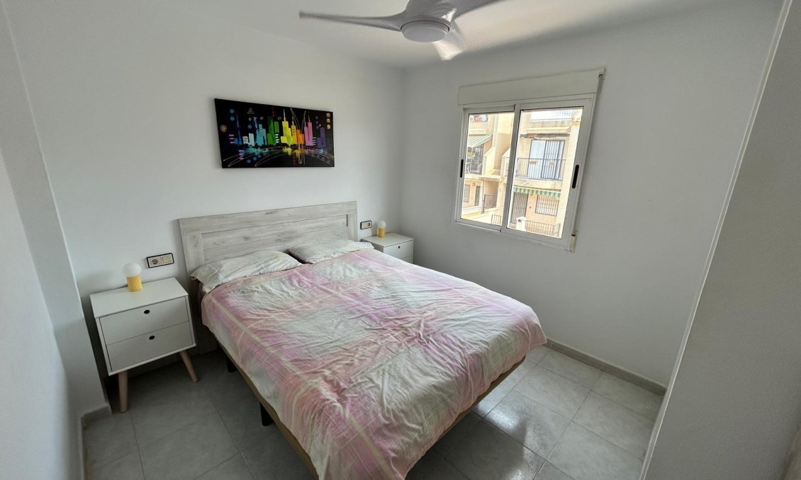 Segunda mano - Bungalow -
Torrevieja - La Siesta