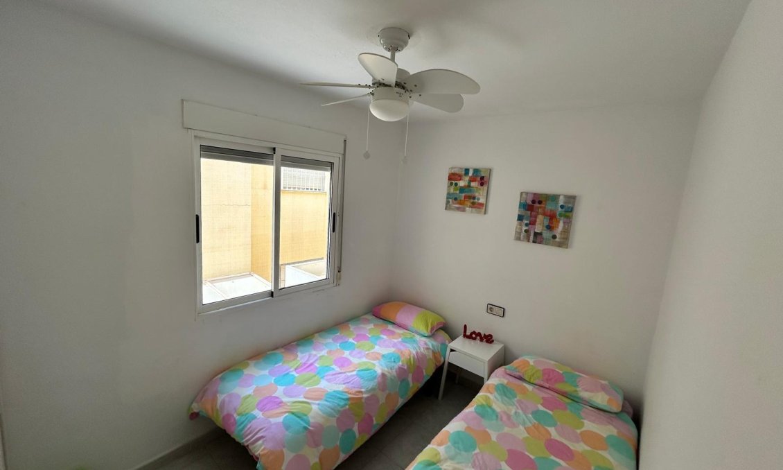 Segunda mano - Bungalow -
Torrevieja - La Siesta