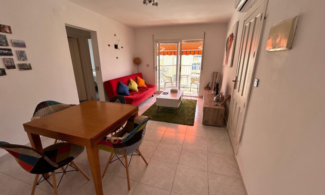 Segunda mano - Bungalow -
Torrevieja - La Siesta