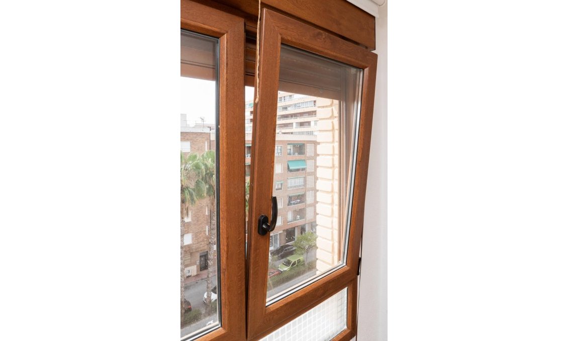 Segunda mano - Apartamento -
Torrevieja - El Acequión - Los Náufragos