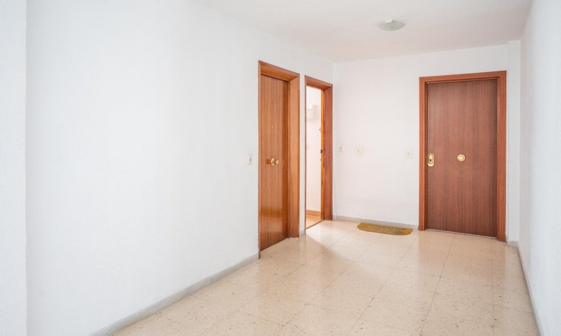 Segunda mano - Apartamento -
Torrevieja - El Acequión - Los Náufragos