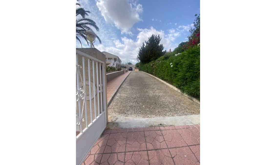 Segunda mano - Villa -
Almoradí - Inland