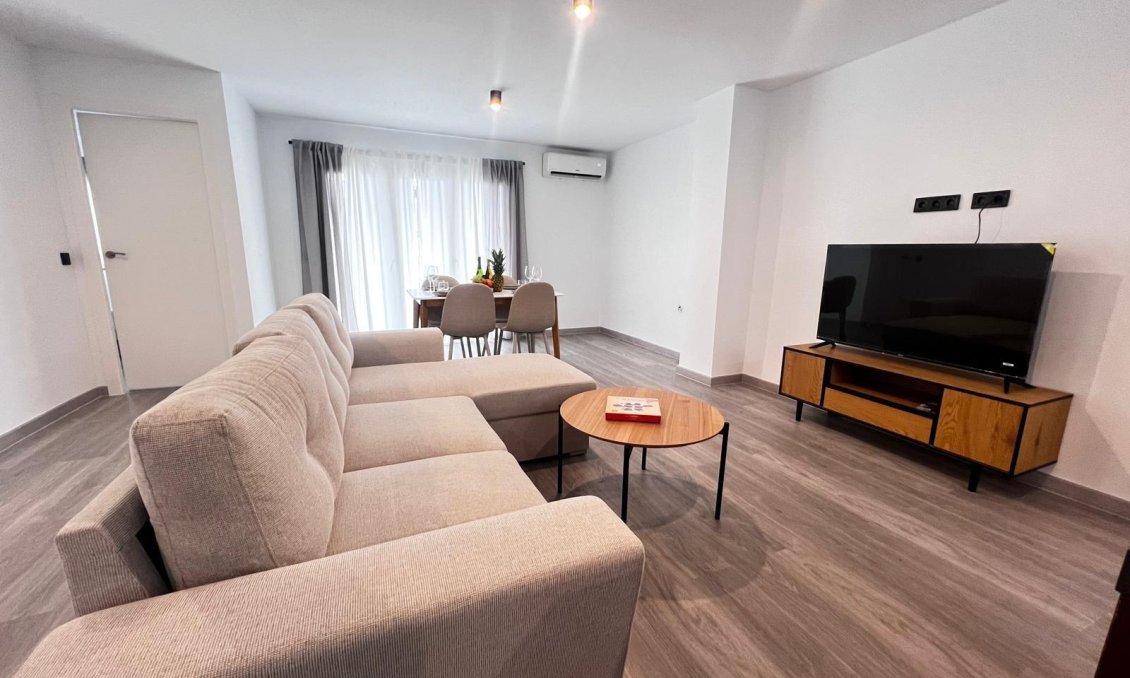 Segunda mano - Apartamento -
Torrevieja - Estacion De Autobuses
