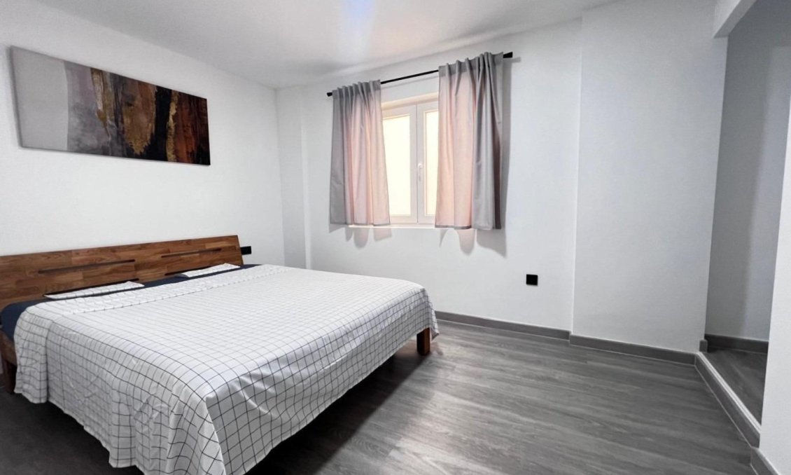 Segunda mano - Apartamento -
Torrevieja - Estacion De Autobuses