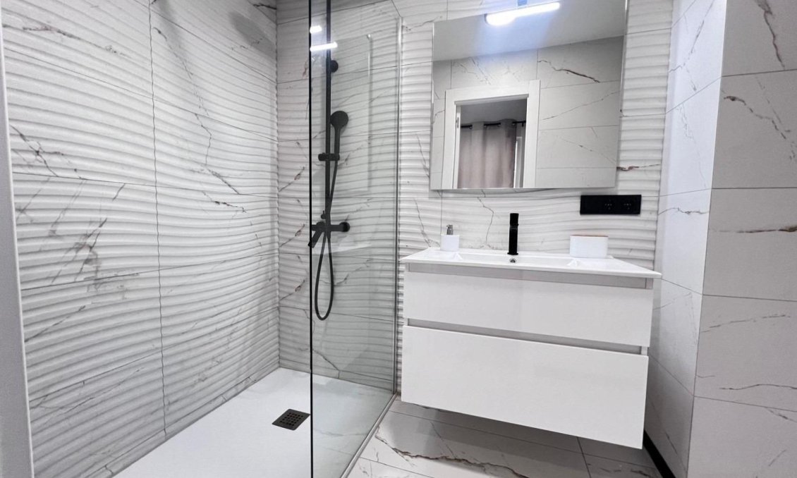Segunda mano - Apartamento -
Torrevieja - Estacion De Autobuses