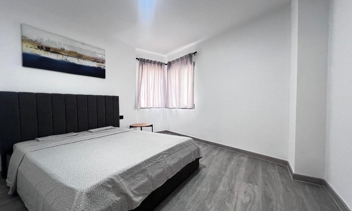 Segunda mano - Apartamento -
Torrevieja - Estacion De Autobuses