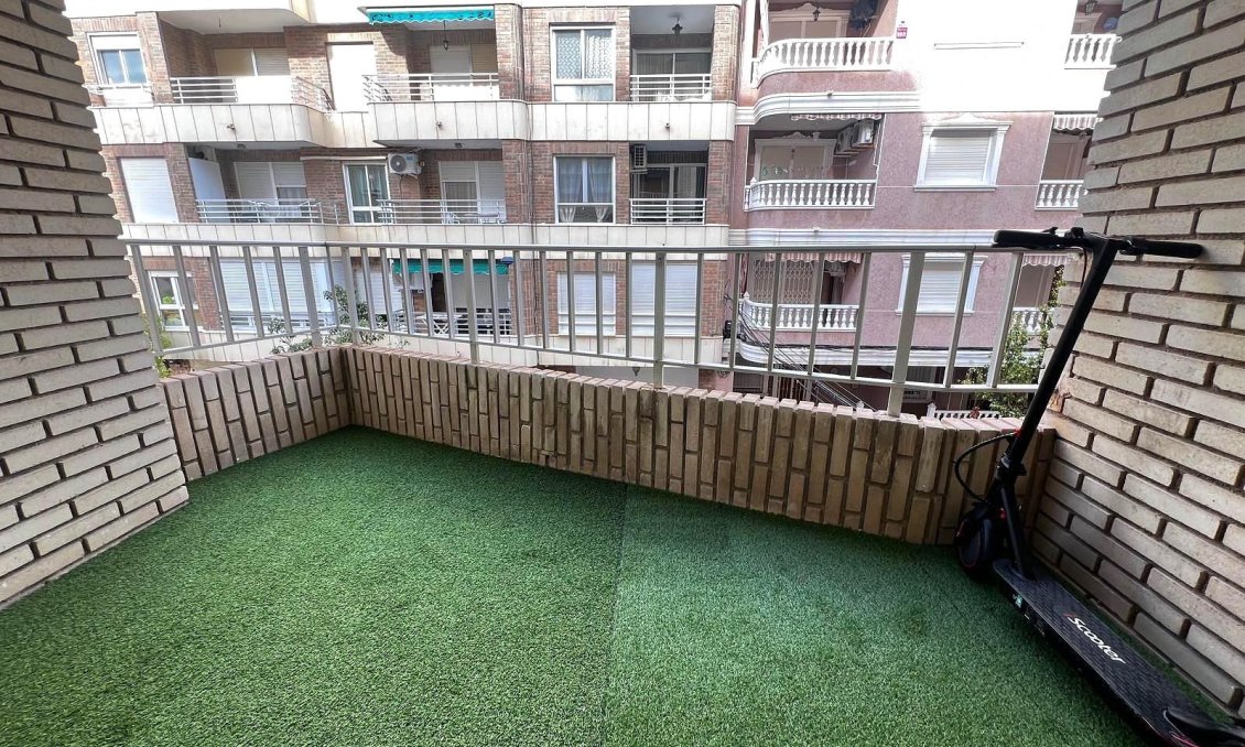 Segunda mano - Apartamento -
Torrevieja - Estacion De Autobuses
