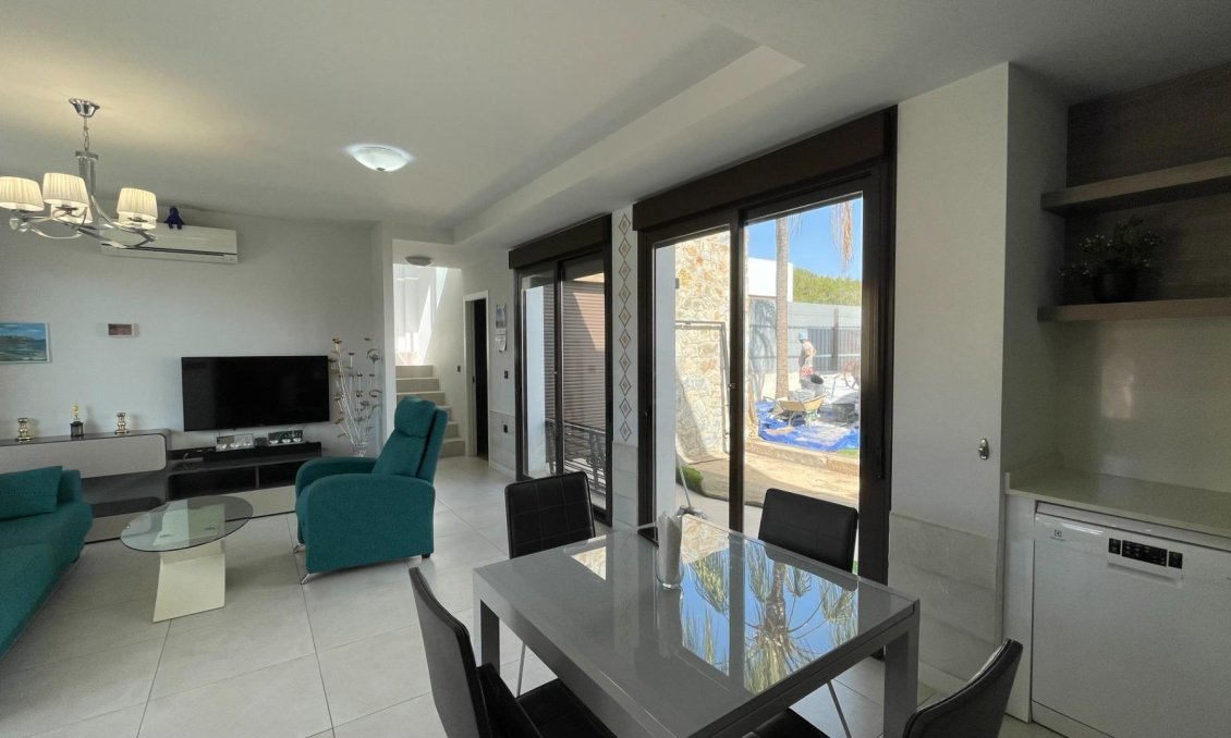 Wiederverkauf - Villa -
Orihuela Costa - Lomas de Cabo Roig
