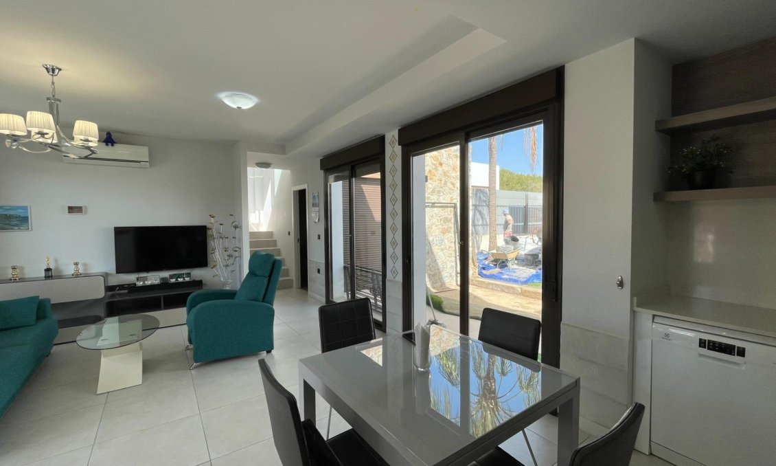Wiederverkauf - Villa -
Orihuela Costa - Lomas de Cabo Roig