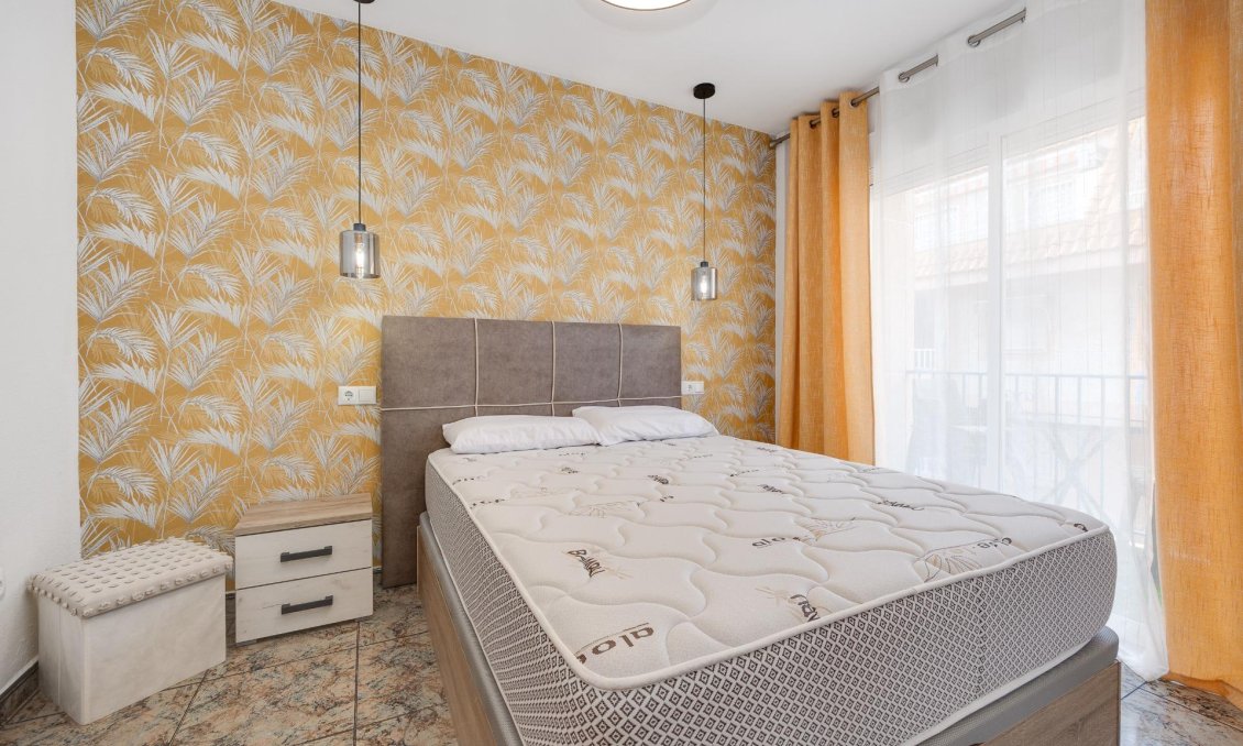 Revente - Appartement -
Torrevieja - Playa De Los Naufragos