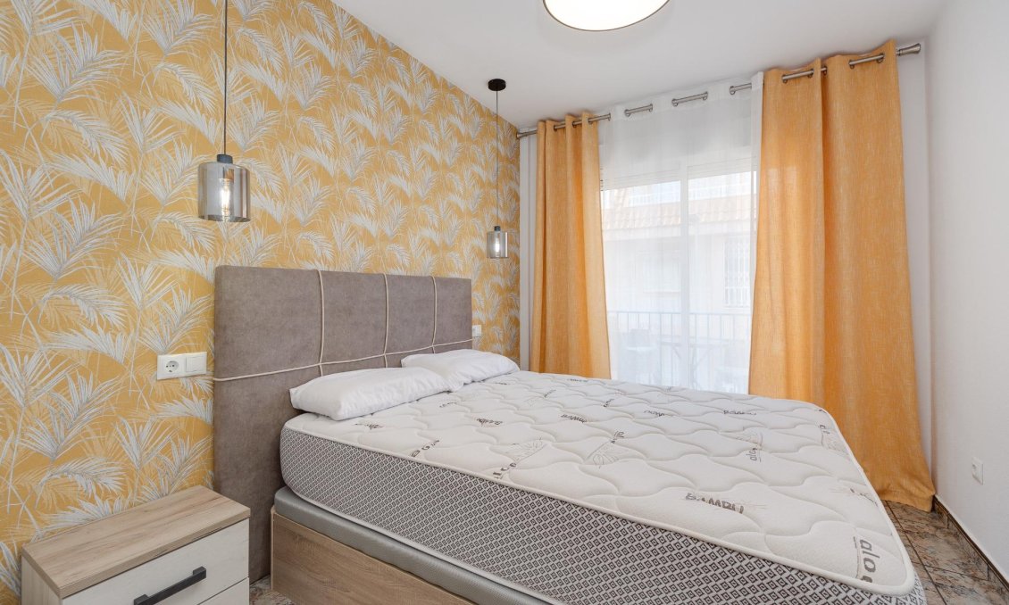 Revente - Appartement -
Torrevieja - Playa De Los Naufragos