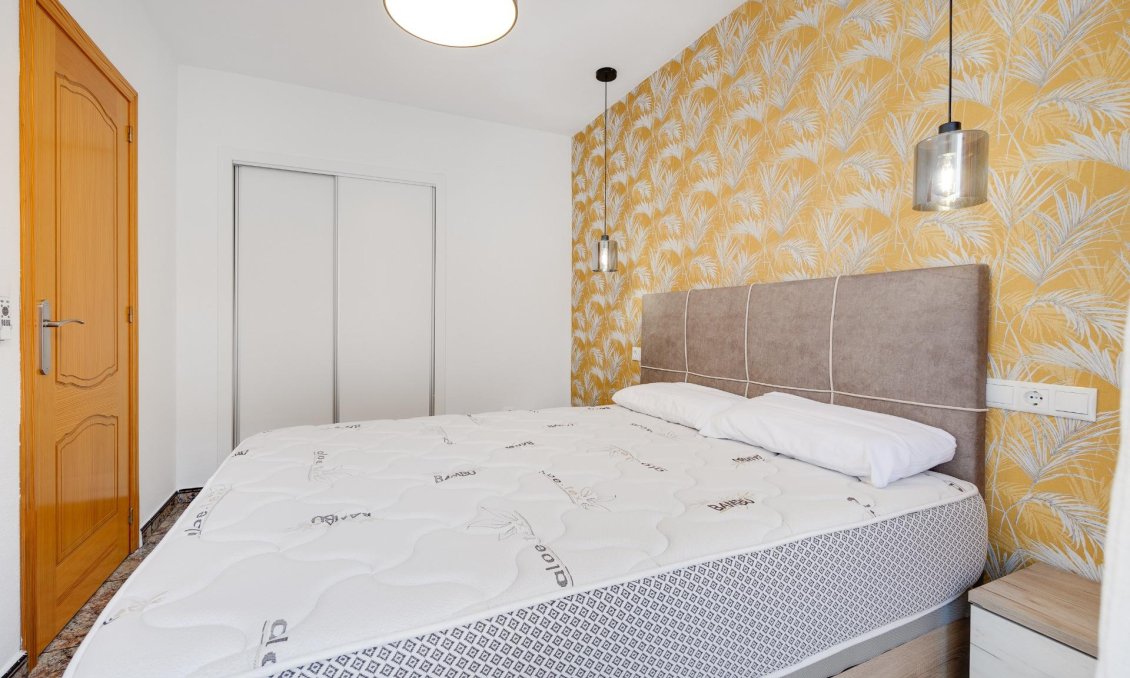 Revente - Appartement -
Torrevieja - Playa De Los Naufragos