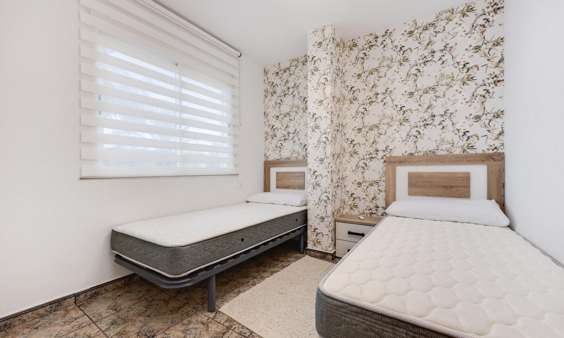 Revente - Appartement -
Torrevieja - Playa De Los Naufragos