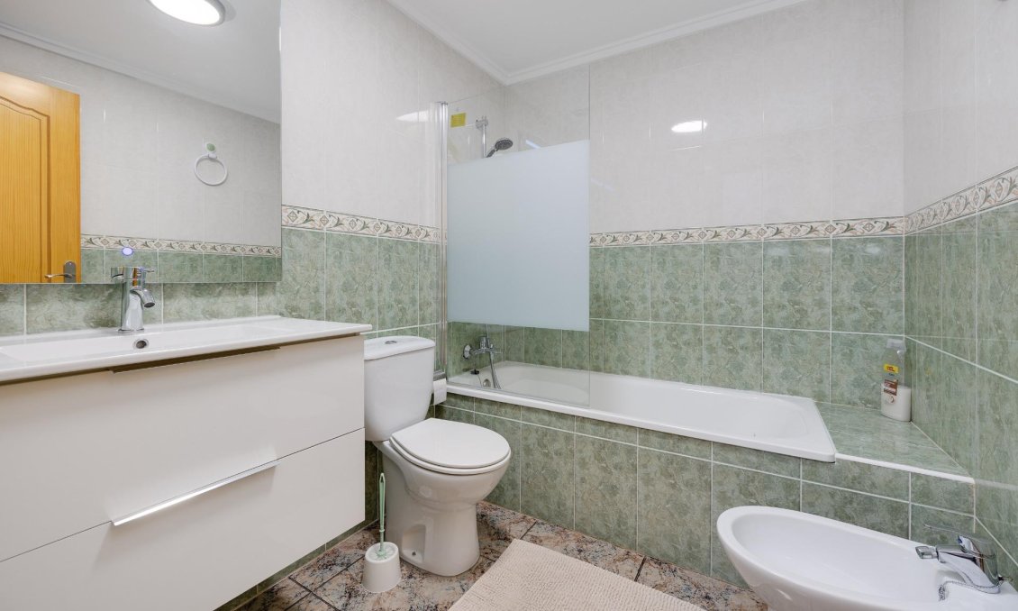 Revente - Appartement -
Torrevieja - Playa De Los Naufragos