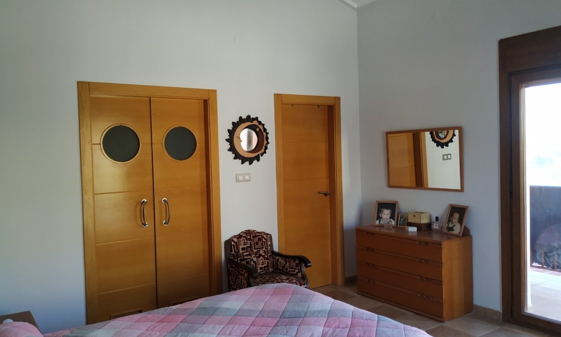 Segunda mano - Villa -
Petrer - Inland