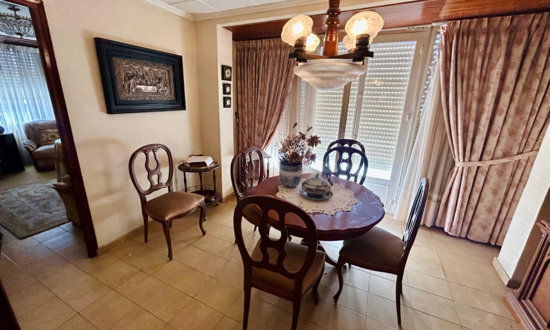 Wiederverkauf - Villa -
Torrevieja - Costa Blanca