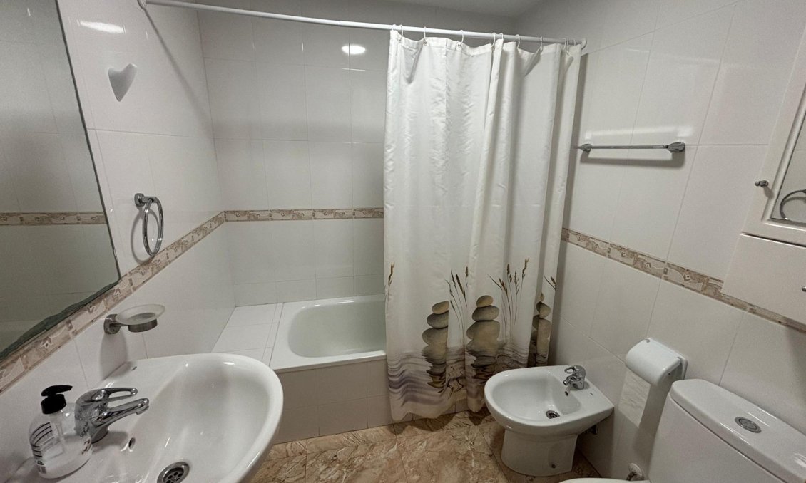 Segunda mano - Apartamento -
Torrevieja - Centro