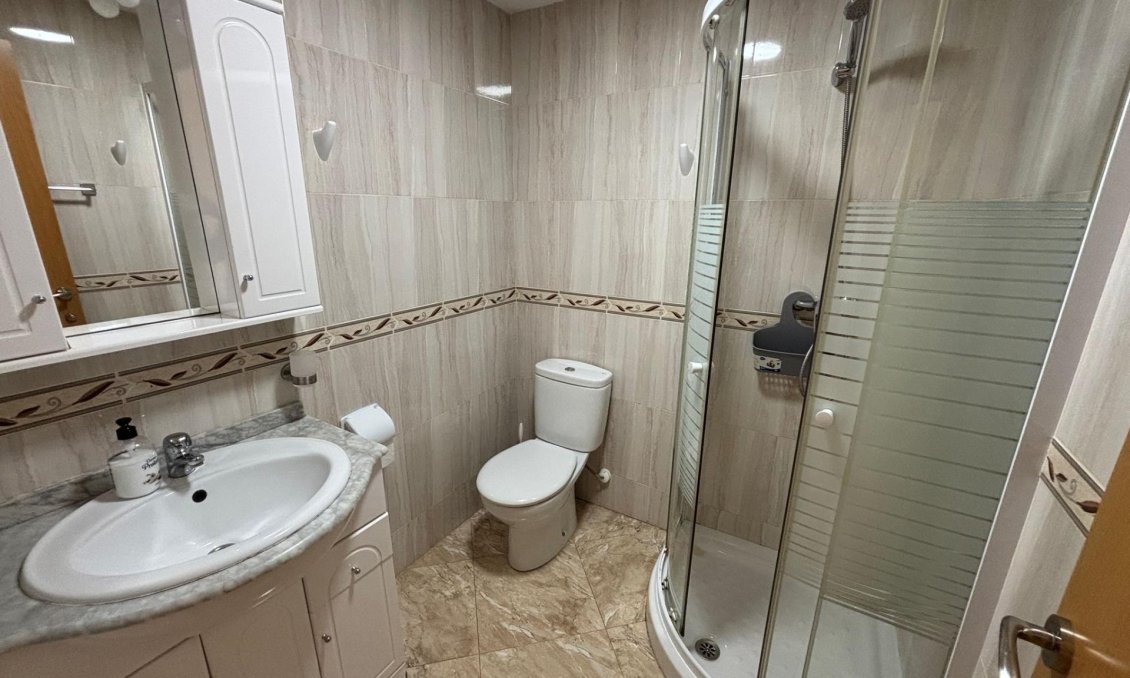 Segunda mano - Apartamento -
Torrevieja - Centro
