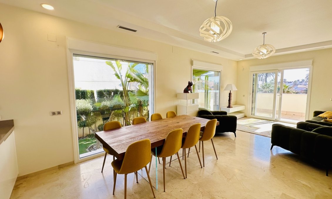 Segunda mano - Villa -
La Zenia - Costa Blanca
