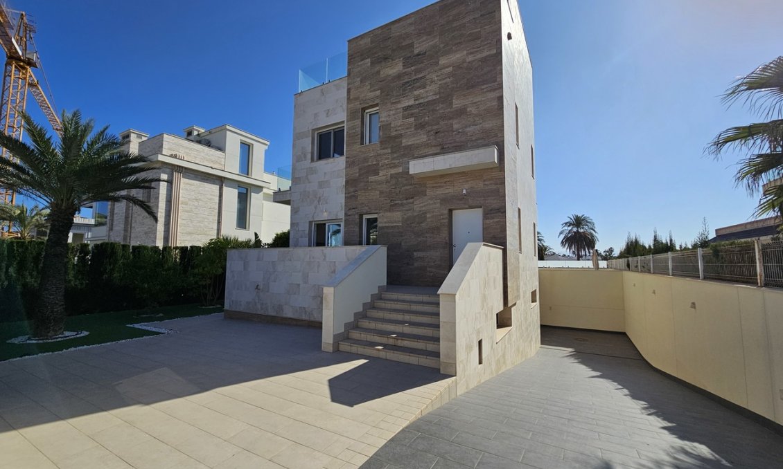 Segunda mano - Villa -
La Zenia - Costa Blanca