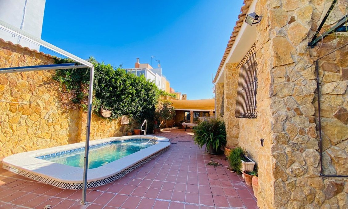Segunda mano - Villa -
Orihuela Costa - La Florida