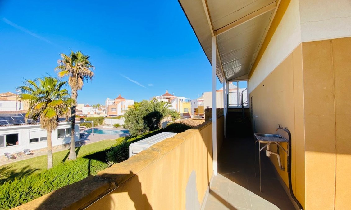 Segunda mano - Villa -
Orihuela Costa - La Florida