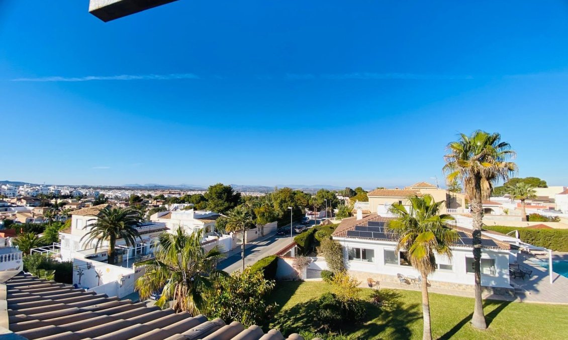 Segunda mano - Villa -
Orihuela Costa - La Florida