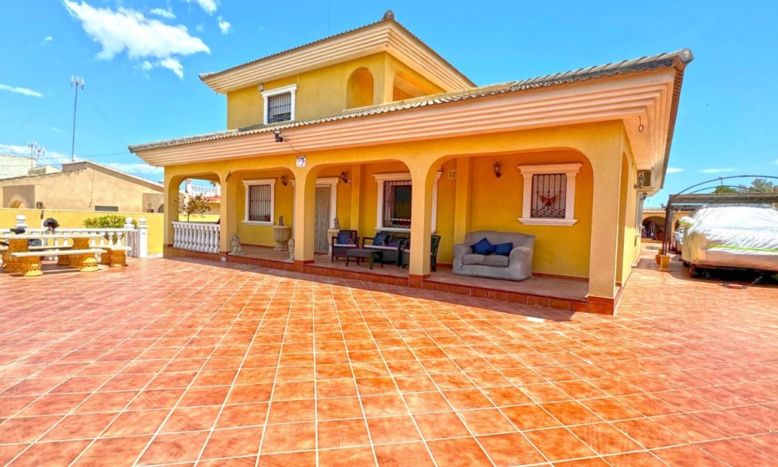 Wiederverkauf - Villa -
Torrevieja - Costa Blanca
