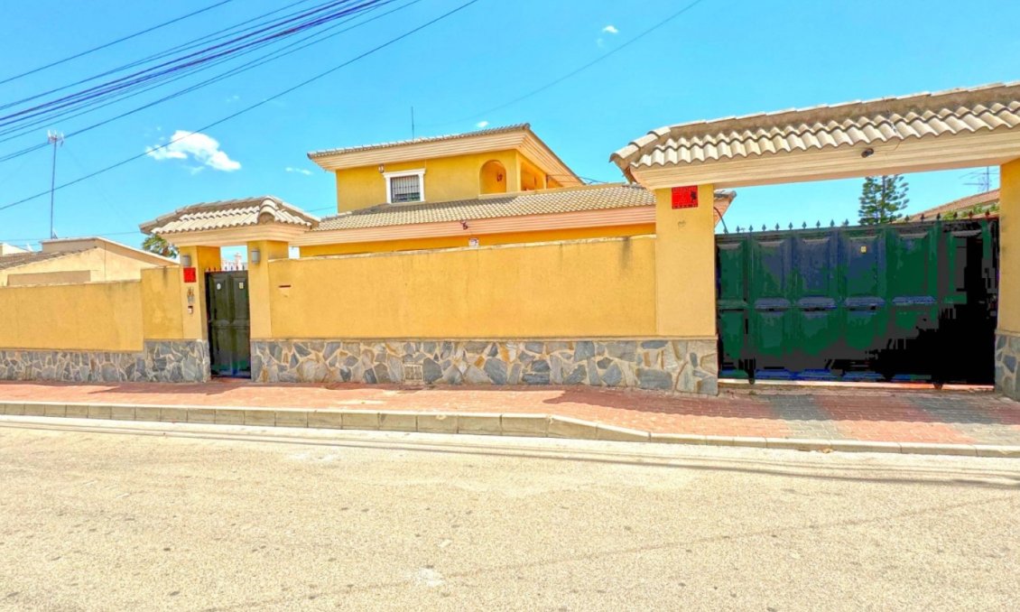 Wiederverkauf - Villa -
Torrevieja - Costa Blanca