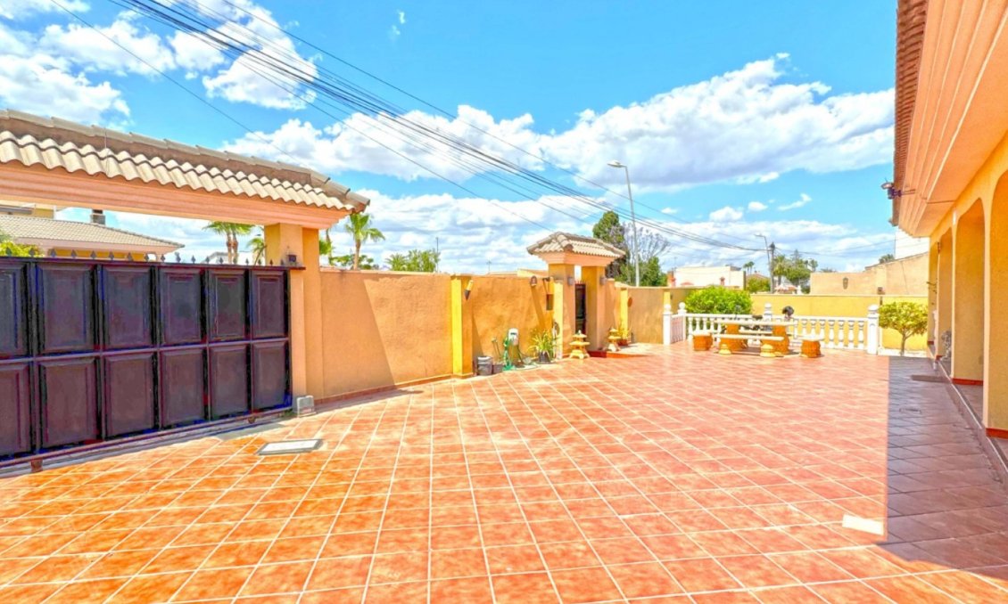 Wiederverkauf - Villa -
Torrevieja - Costa Blanca
