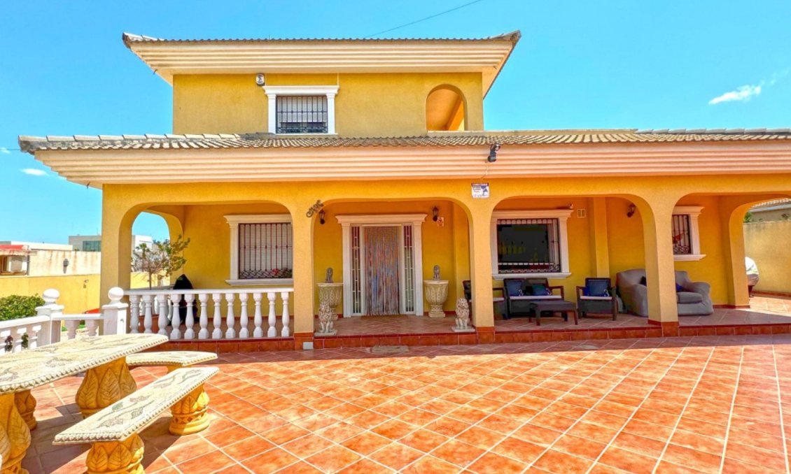 Wiederverkauf - Villa -
Torrevieja - Costa Blanca