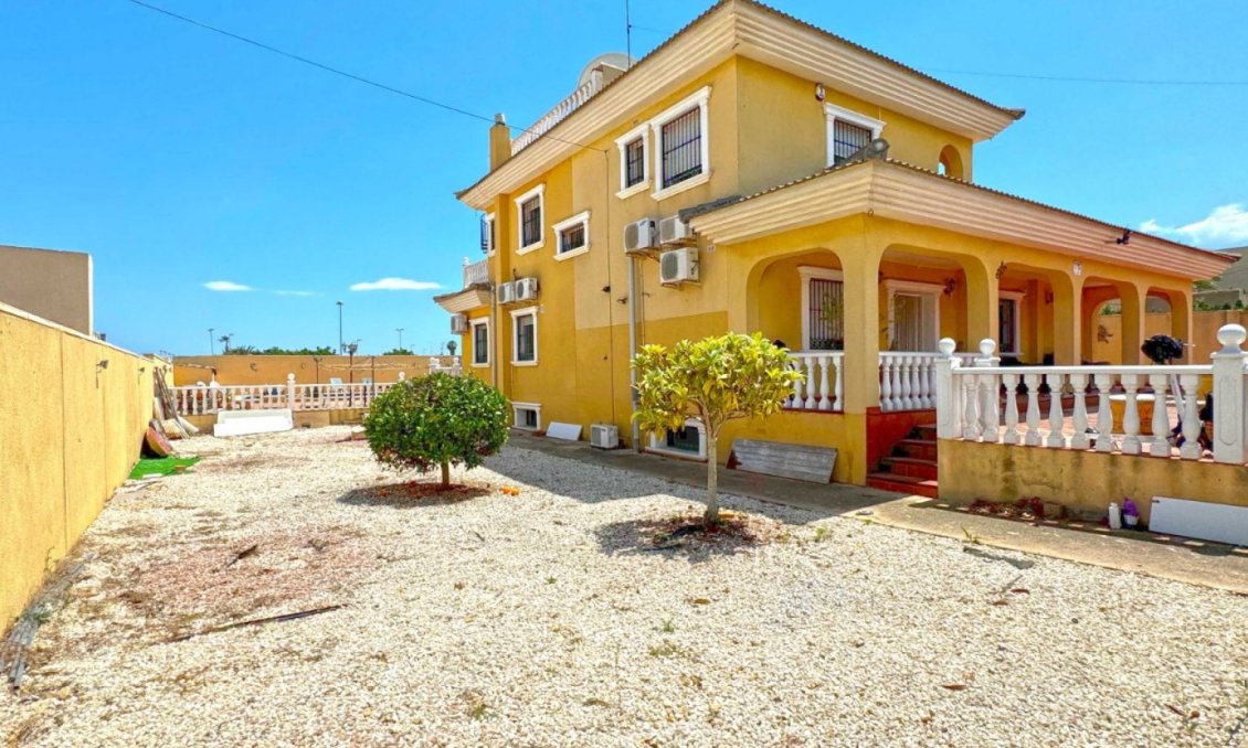 Wiederverkauf - Villa -
Torrevieja - Costa Blanca