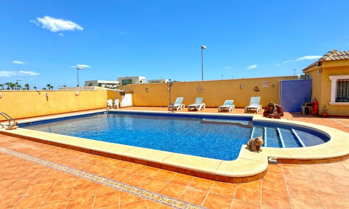 Wiederverkauf - Villa -
Torrevieja - Costa Blanca