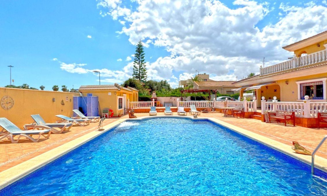 Wiederverkauf - Villa -
Torrevieja - Costa Blanca