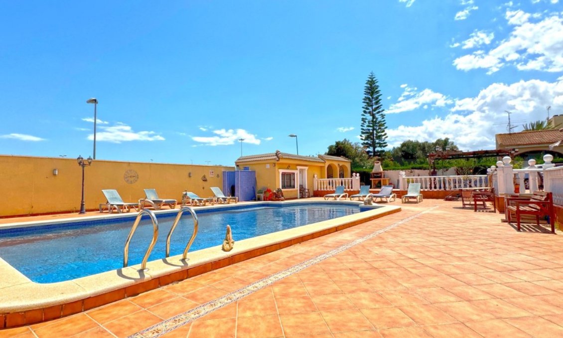 Wiederverkauf - Villa -
Torrevieja - Costa Blanca