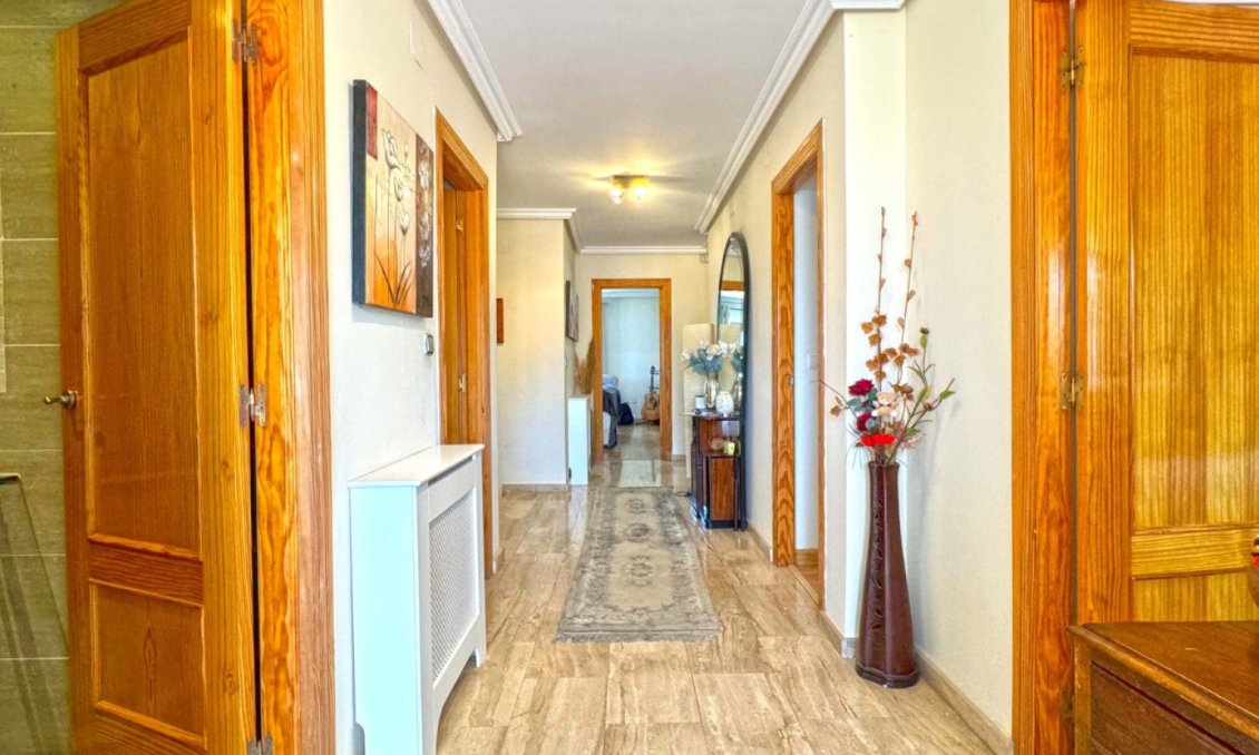 Wiederverkauf - Villa -
Torrevieja - Costa Blanca
