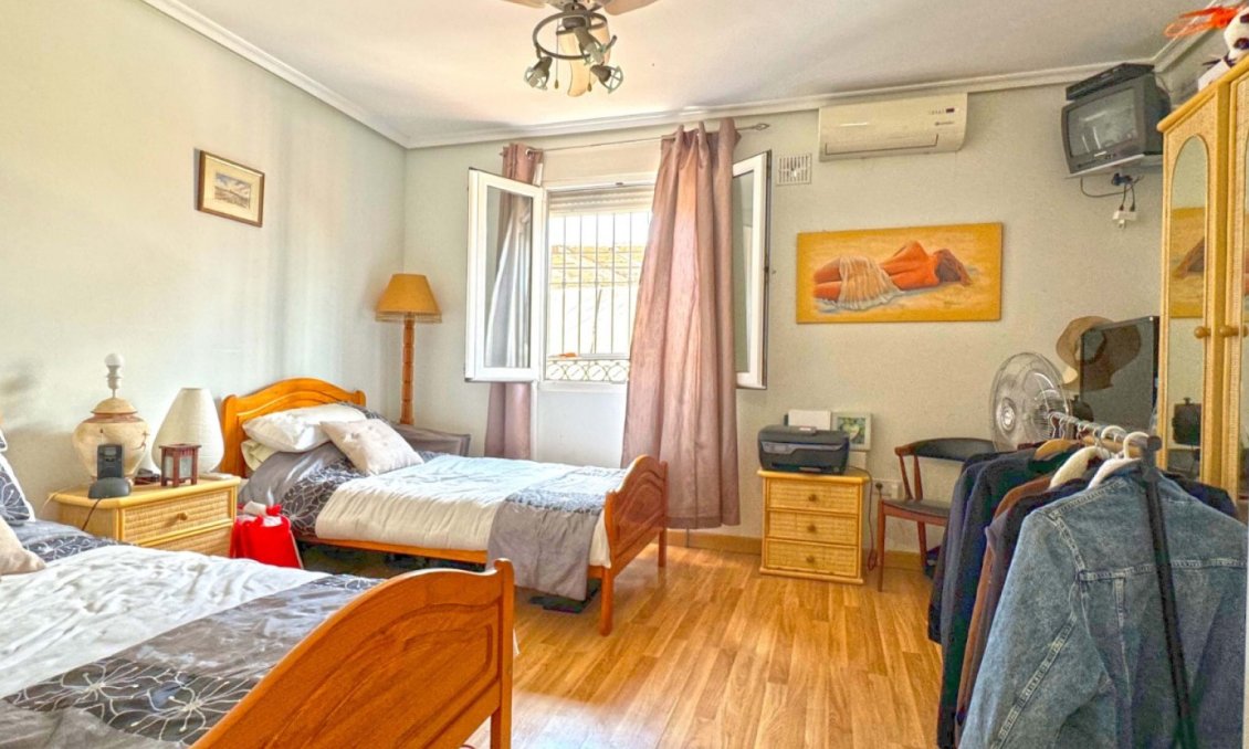 Wiederverkauf - Villa -
Torrevieja - Costa Blanca