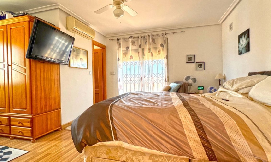 Wiederverkauf - Villa -
Torrevieja - Costa Blanca