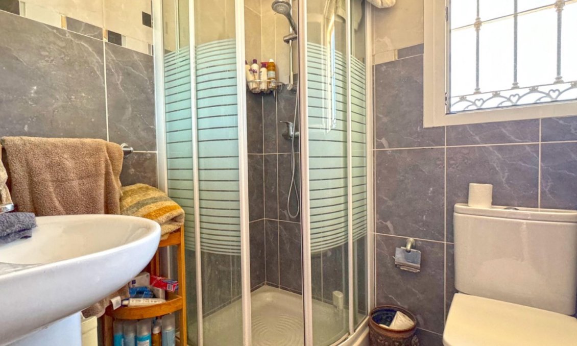 Wiederverkauf - Villa -
Torrevieja - Costa Blanca